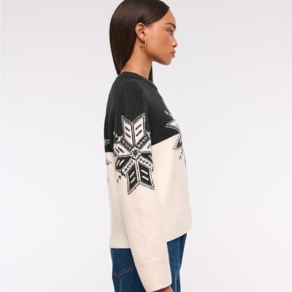 Abercrombie & Fitch Women’s Madeline crew sweater - Picture 5 of 8